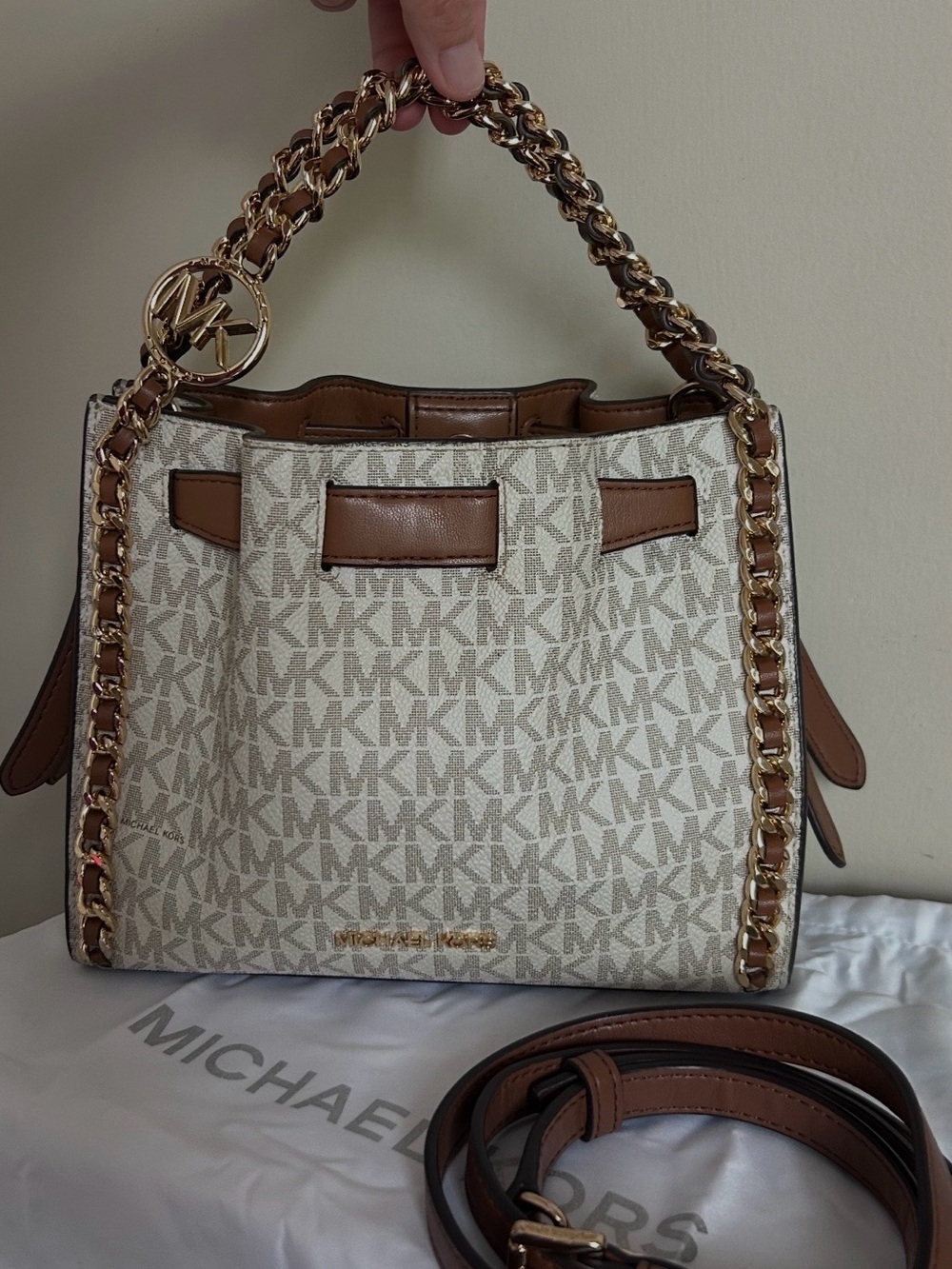 Michael Kors Jet Set Signature Logo Shoulder Bag in Vanilla/Acorn